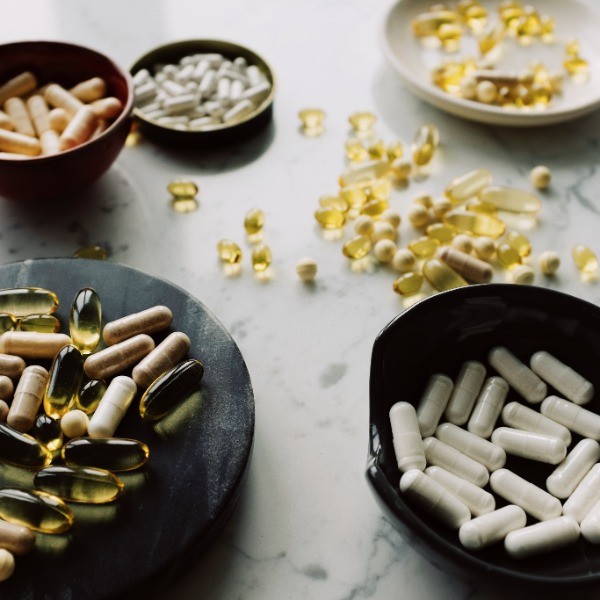 Complementos Alimenticios: Vitaminas, Probióticos y Bienestar